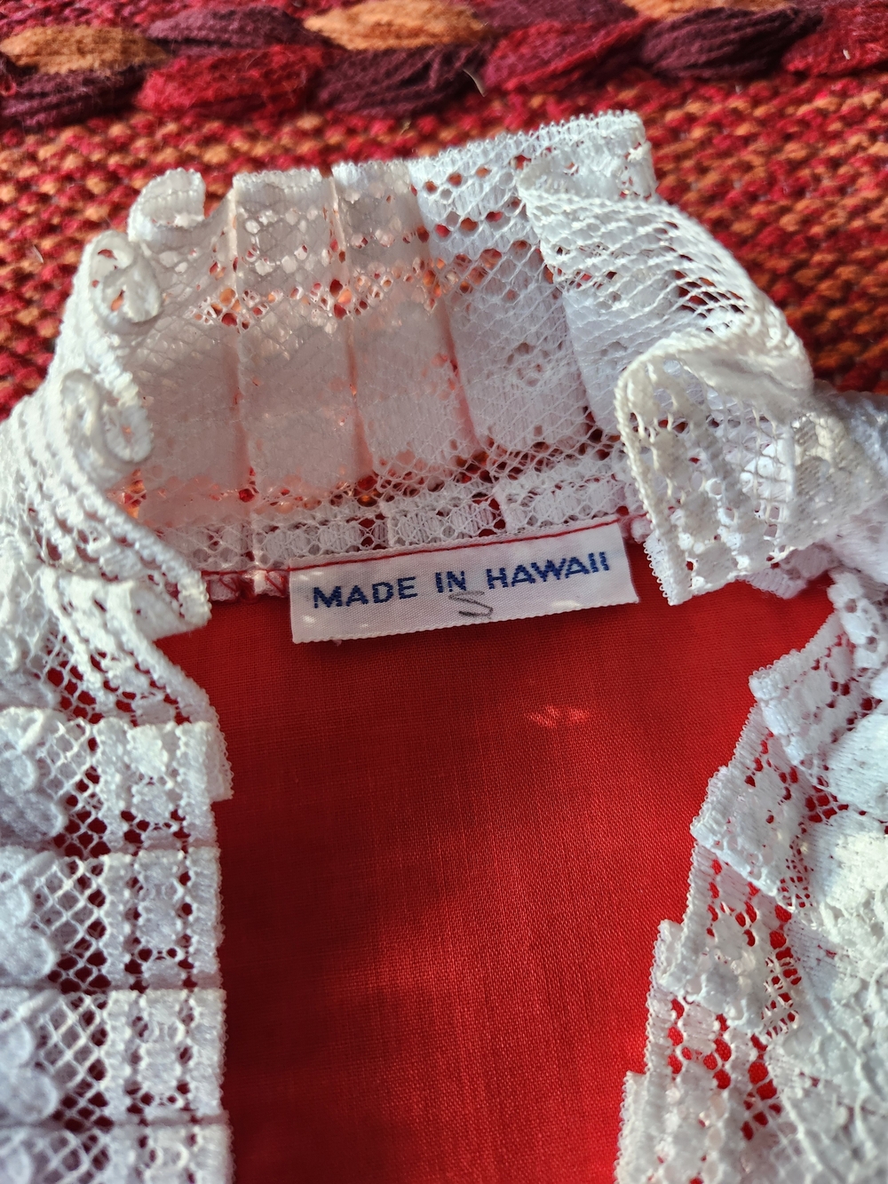 Red Lace Trim Vintage-Style Blouse - Picture 5 of 10